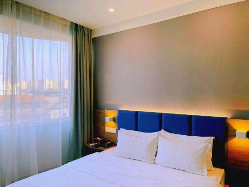 7 Days Inn Luzhou Commercial Pedestrian Street Center Exterior photo